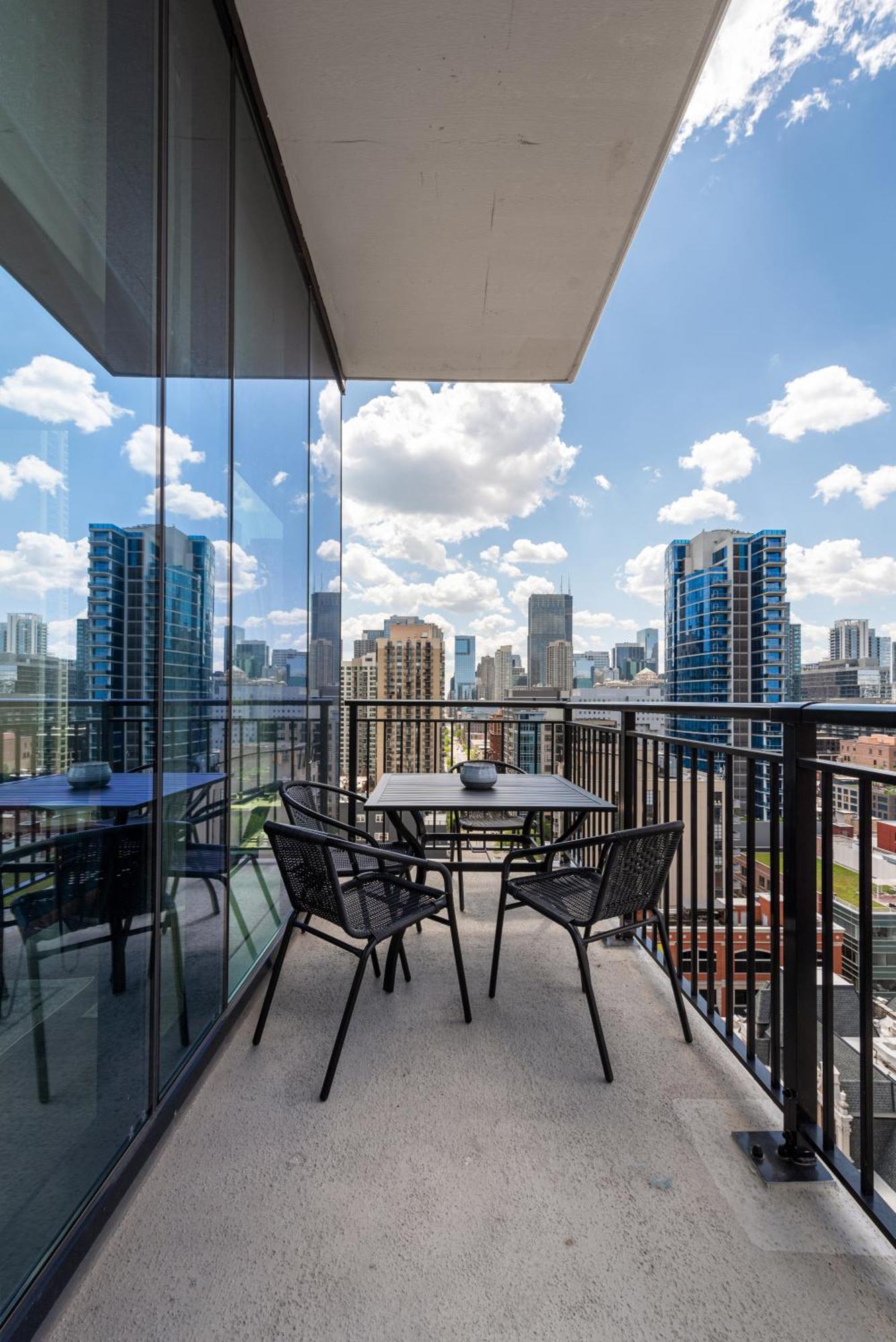 Aurelien Spacious Apartments In The Heart Of Gold Coast 시카고 외부 사진